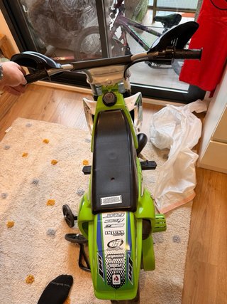 Moto eléctrica infantil verde