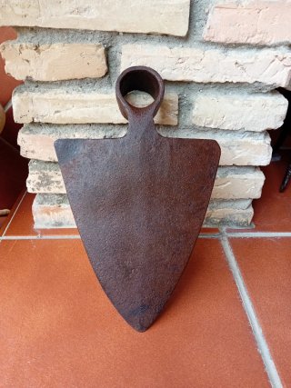 Herramienta antigua de metal
