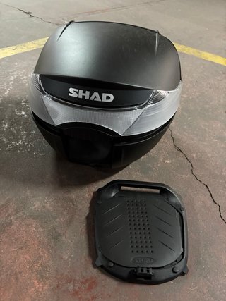 Baúl Moto Shad 33 Negro Como nuevo  1 mes de uso