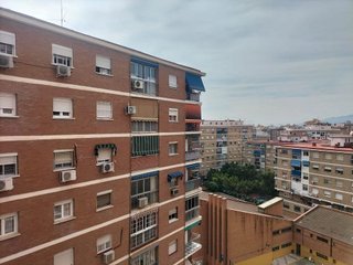 Piso en venta en Parque Victoria Eugenia en Málaga