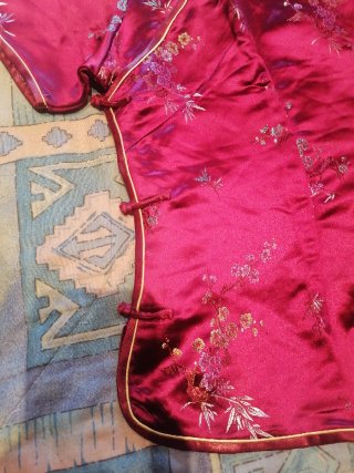 Blusa oriental roja y dorada