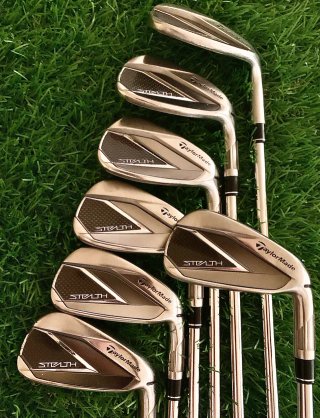 Set completo di mazze da golf TAYLORMADE STEALTH in eccellenti condizioni