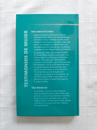 Una cueva en la nieve - Vicky Mackenzie
