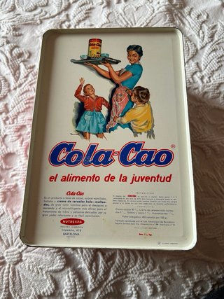 Caja metálica Cola Cao gatitos