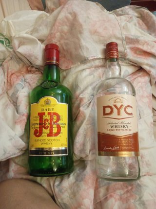 Botella de whisky Dimple vacía y jb y dyc de 1.5 l