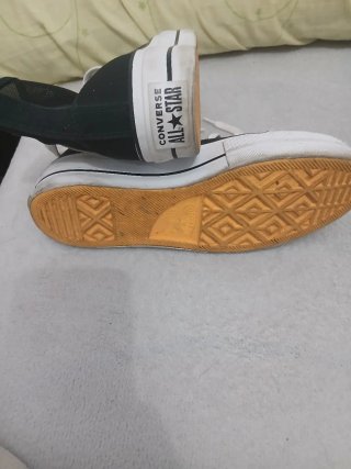 Zapatillas deportivas altas negras y blancas