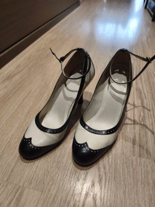 Zapatos tacón vintage blanco y negro