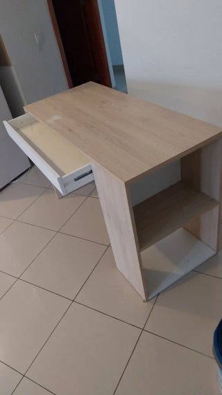 Escritorio madera con cajón
