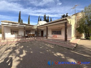 Chalet en venta en Caudete