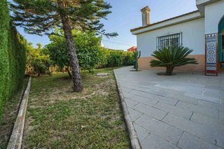 Chalet en venta en Palomares del Río