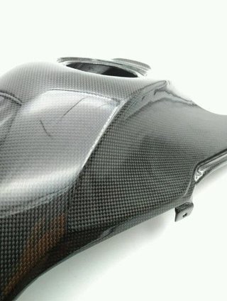 TAPA DEPÓSITO EN CARBONO BMW R1200GS 2004-2007