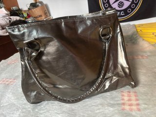 Bolso negro brillante