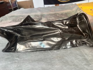 Bolso negro brillante