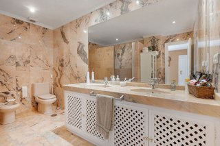 Piso en venta en Nueva Andalucía centro en Marbella