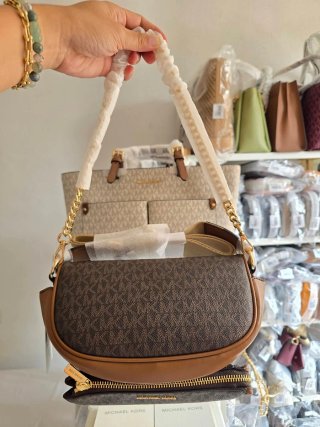 Bolso Michael Kors Slater mediana con logotipo