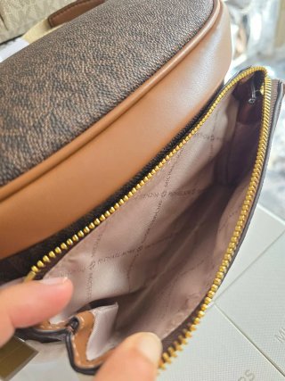 Bolso Michael Kors Slater mediana con logotipo