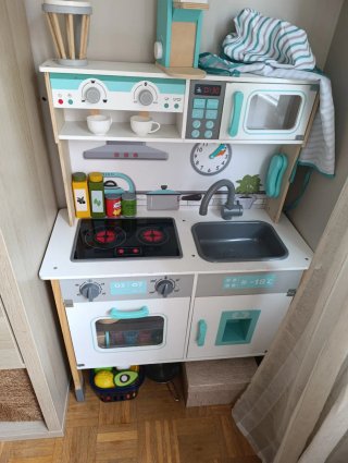 Cocinita de juguete de madera