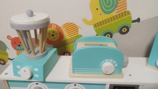 Cocinita de juguete de madera