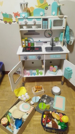 Cocinita de juguete de madera