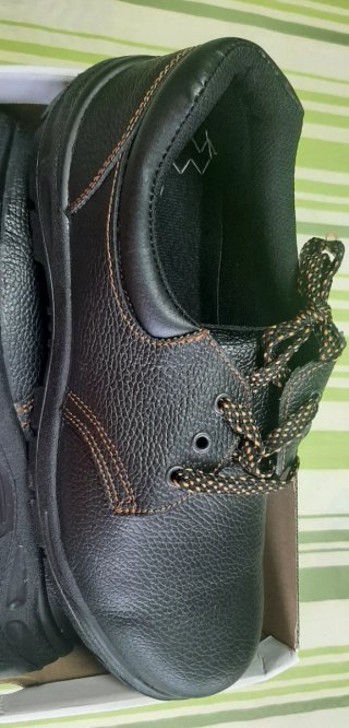 Zapatos de trabajo SCALA negros T-46 nuevos.