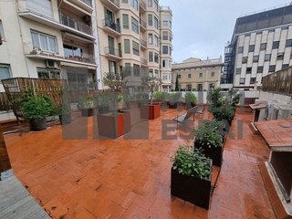 Local comercial en alquiler en La Dreta de l'Eixample en Barcelona
