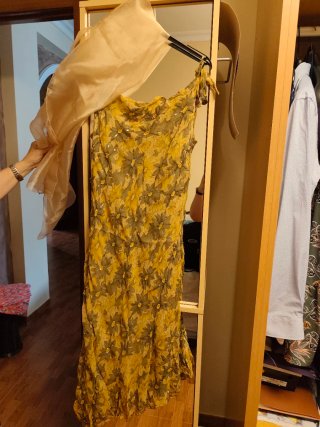 Vestido floral amarillo y verde