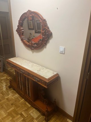 Mueble de entrada con espejo y mármol