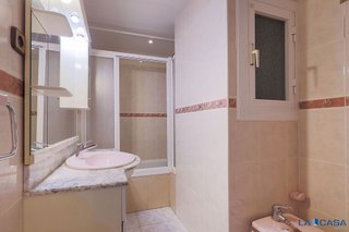 Piso en venta en La Font de la Guatlla en Barcelona