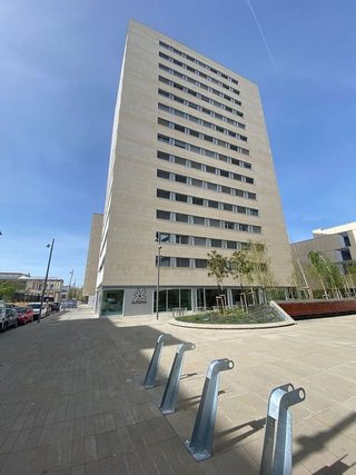 Local comercial en alquiler en Ensanche en Pamplona