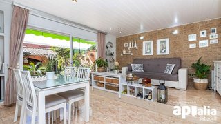 Casa adosada en venta en Les Arenes - La Grípia  Can Montllor en Terrassa