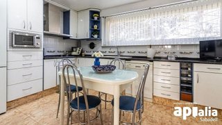 Casa adosada en venta en Les Arenes - La Grípia  Can Montllor en Terrassa
