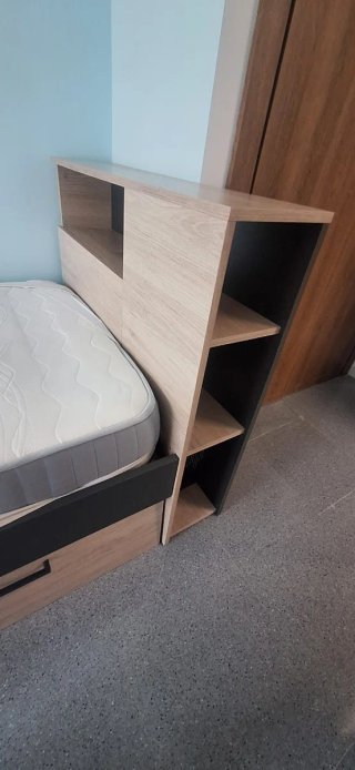 Cama con cabecero compartimentos y cajones