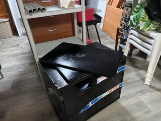 Mesa TV con ruedas y armario