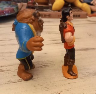 Figuras Disney La Bella y la Bestia Gastón 90s