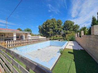 Chalet en venta en Novelda