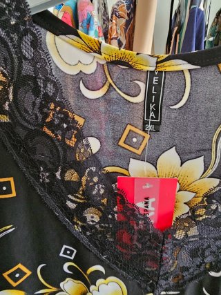 Top Velika 2XL Negro con Flores Amarillas