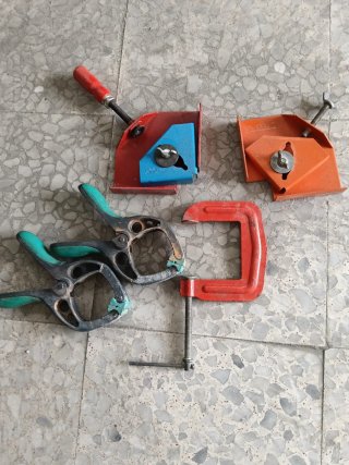 Pinzas y escuadras carpintería