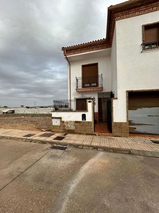 Casa adosada en venta en Marmolejo