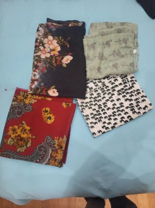 Lote de 4 pañuelos estampados
