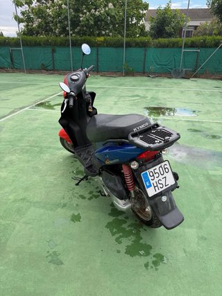 Kymco Agility 2013 Scooter Azul/Rojo