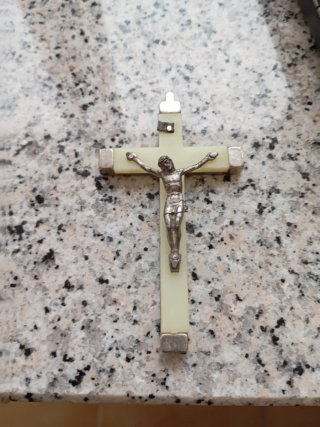 Crucifijo Nácar Plateado hecho en Italia