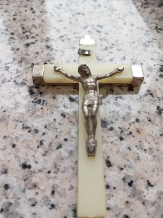 Crucifijo Nácar Plateado hecho en Italia