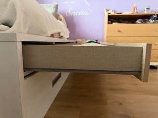 Cama juvenil con cajones.