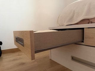 Cama juvenil con cajones.
