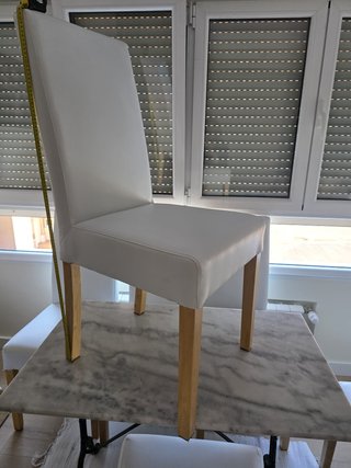 Sillas de comedor blanca de piel  (6) 50 euros c/u
