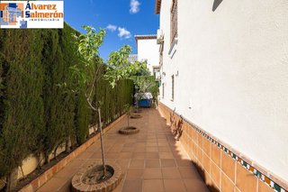 Chalet en venta en Zubia (La)