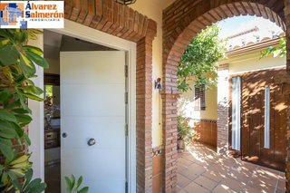 Chalet en venta en Zubia (La)