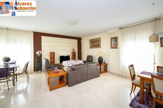 Chalet en venta en Zubia (La)