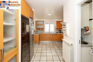 Chalet en venta en Zubia (La)