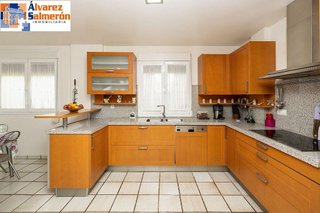 Chalet en venta en Zubia (La)